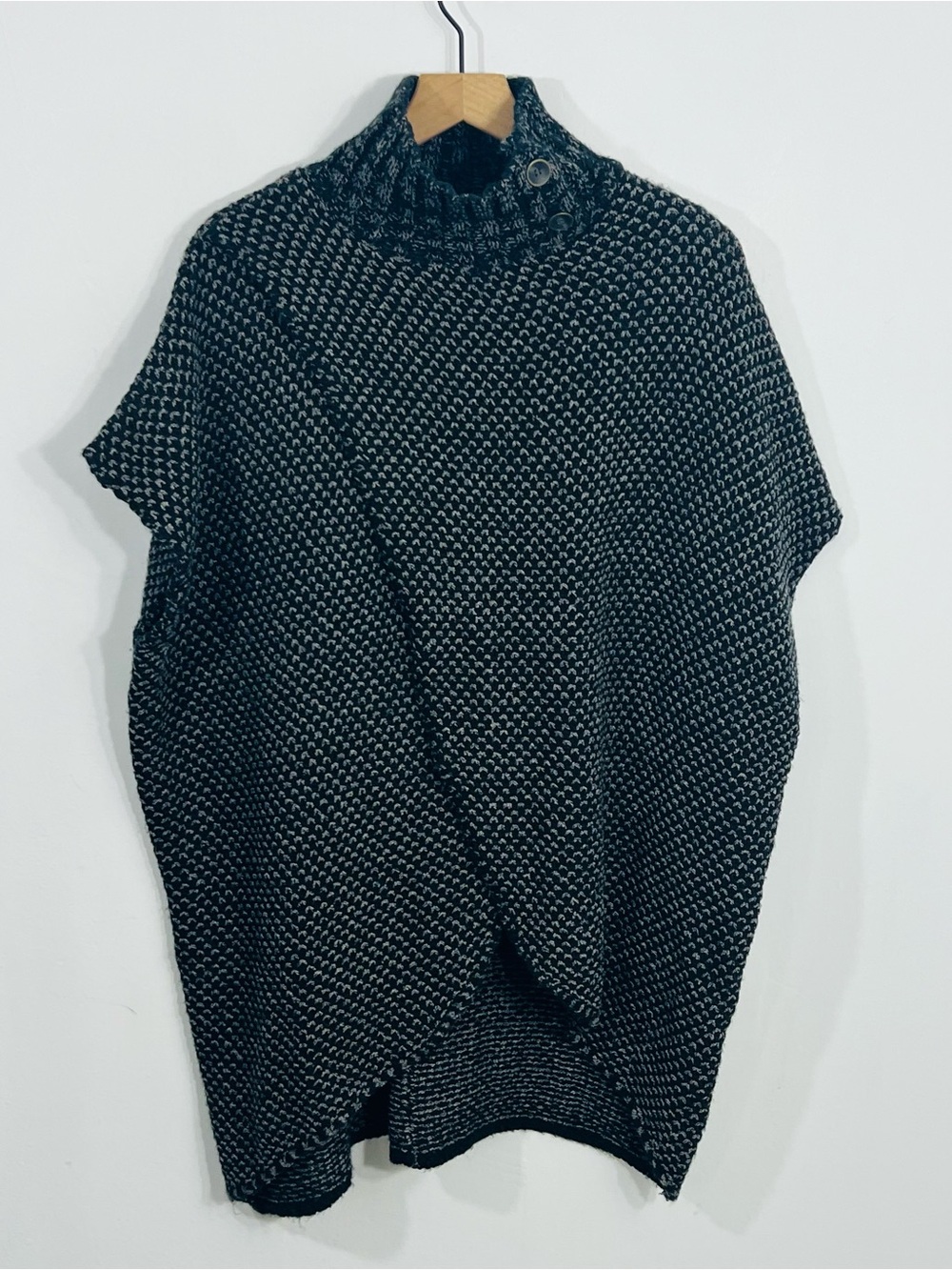 Simply Noelle Sleeveless Oversized Relax Fit Sleeveless Open Front Knit Poncho
